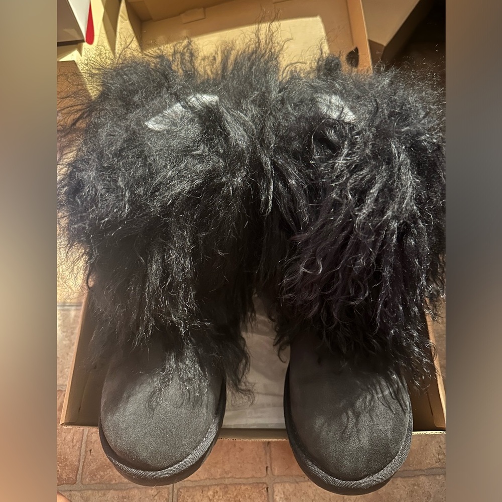 Short sheepskin cuff UGG boots